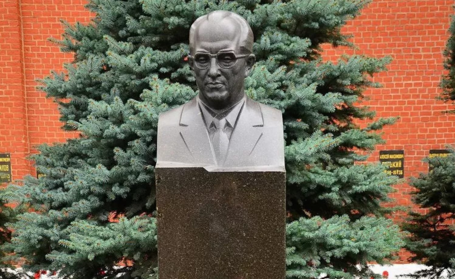 Как возрождали культ Андропова